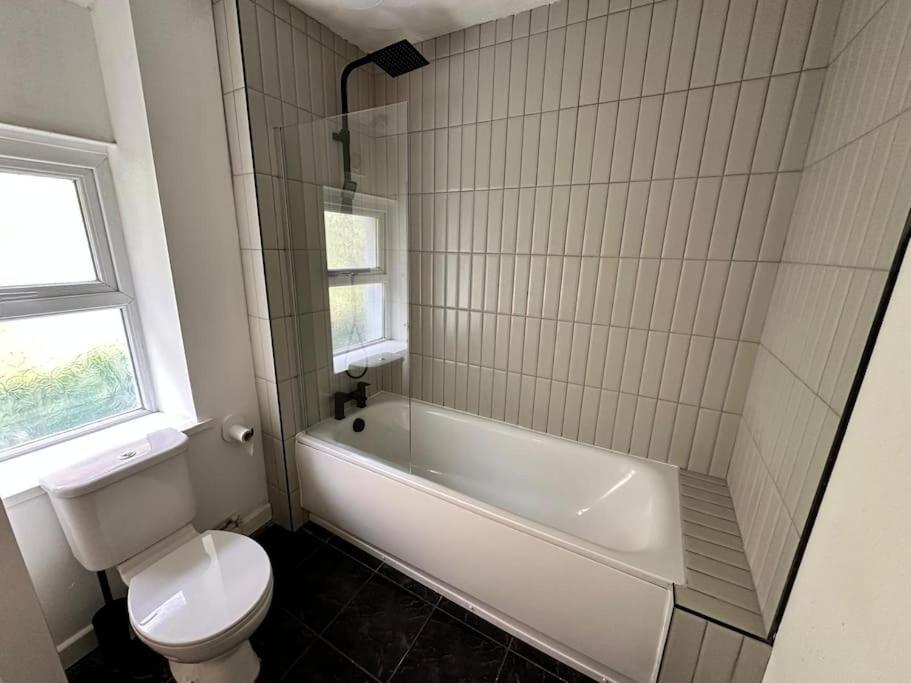 Stylish Miners Cottage At North Rd Porth  Экстерьер фото