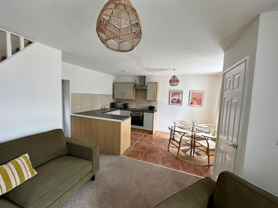 Stylish Miners Cottage At North Rd Porth  Экстерьер фото